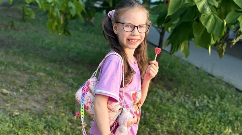 Допоможіть Насті жити без болю: дівчинці з Шахтарського потрібні сенсори для контролю цукру