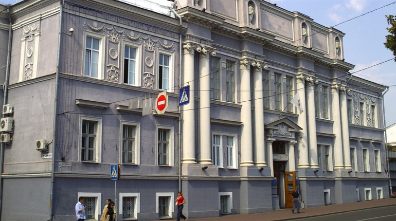 Обшуки в Чернігівській міськраді. Заступника мера забрали у Київ для обрання запобіжного заходу