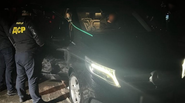 5 тисяч доларів. Судитимуть чоловіка, який у Глухові незаконно перевозив людей за кордон