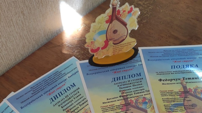 Юні нетішинські бандуристки перемогли на Всеукраїнському конкурсі "Живі струни"
