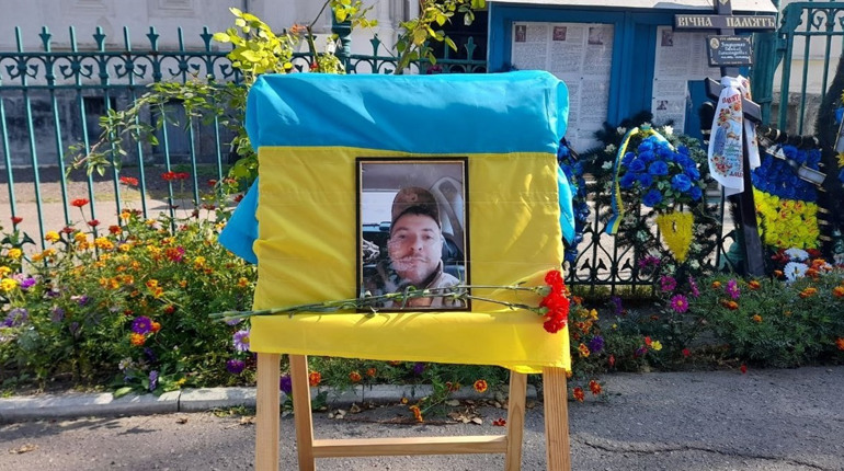 Місто в скорботі. У Глухові в останню путь проводжають Героя Данила Бондаренка