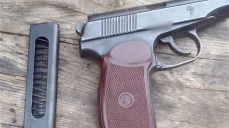 Житель Біляївського району знайшов біля зупинки пістолет, патрони і залишив собі: яка версія поліції