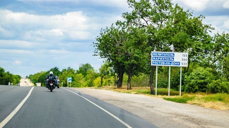 Окупаційна влада обмежила рух вантажівок трасою до Криму після атак на лівобережжі Херсонщини