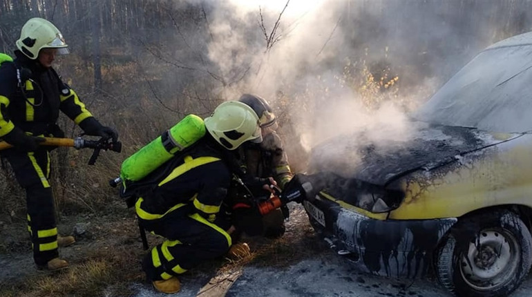 Загорівся на ходу: у Сарненському районі рятували від вогню Citroën