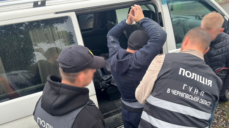 Виготовляли та збували амфетамін: у Ніжині поліція викрила й затримала злочинний "наркосиндикат"