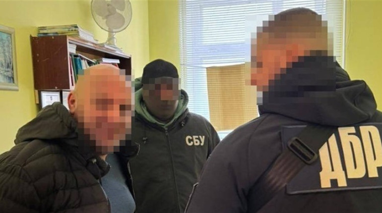 На Одещині затримали працівника міграційної служби: вимагав хабар за громадянство дітей