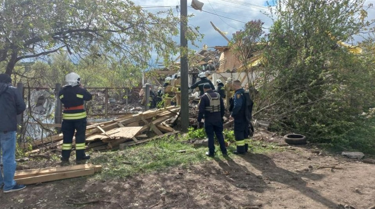 Ворог наніс авіаудар 2 керованими авіаційними бомбами по м. Глухів. Є постраждалі