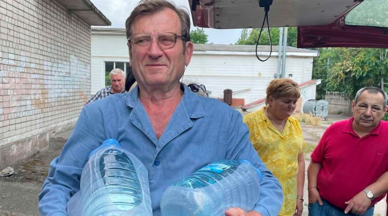 Майже 100 літрів на кожного: як працівникам НПЛ допомогли з питною водою колеги з профтехосвіти