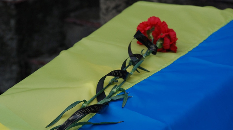 Шосткинська громада попрощалася з воїном, який з березня вважався зниклим безвісти