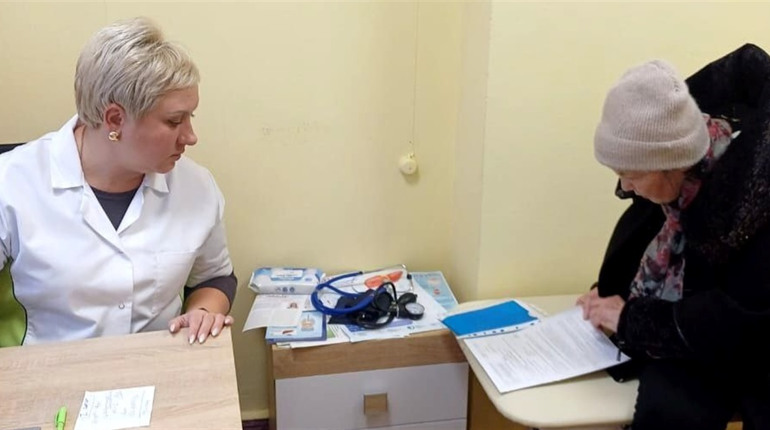 Лікарі з Торецька надають безкоштовні медичні послуги для евакуйованих мешканців