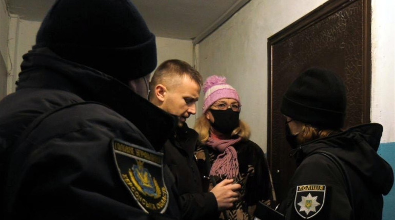 Поліція перевірила родини в Херсоні, які опинились у складних обставинах. Як там живуть діти?