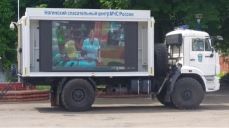 "Страх це і є русогіпноз": у Волновасі розповсюджують пропаганду з екрану мобільного комплексу