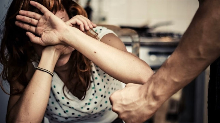 Дала чоловікові другий шанс і втратила слух. Як захиститися від домашнього насильства