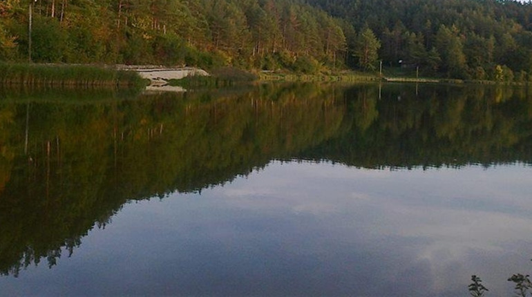 На Кременеччині риба затягла рибалку на дно: чоловіка не врятували