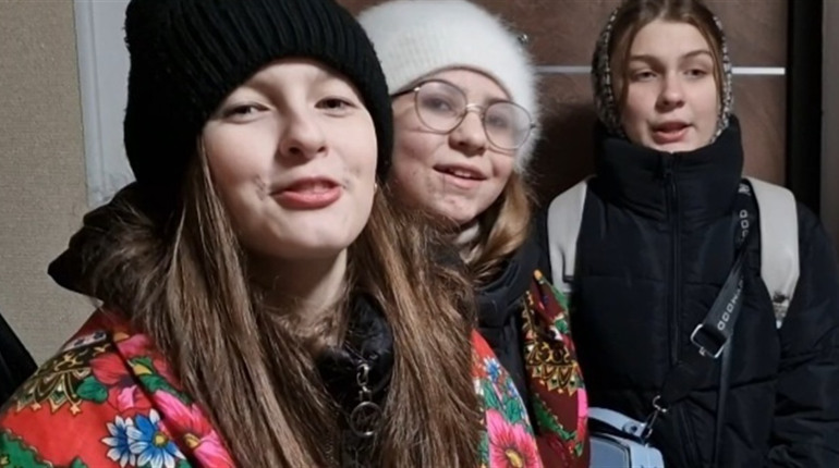 Світло надії у темряві війни: як колядували Старокостянтинівські діти (відео)