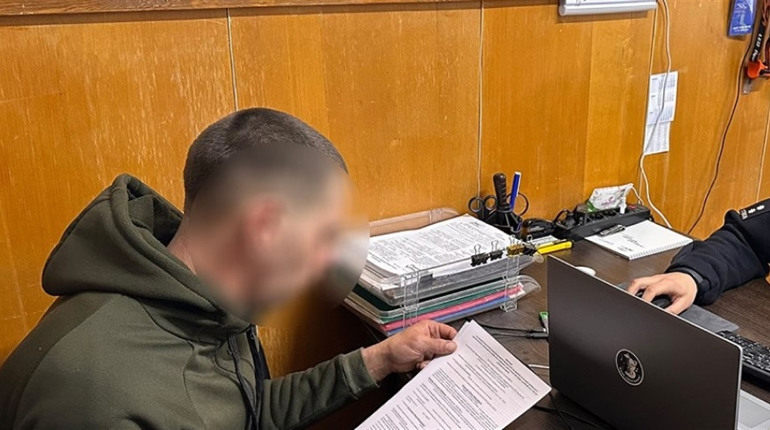 Фатальні ревнощі та вигадане алібі: на Первомайщині чоловік до смерті забив кохану битою