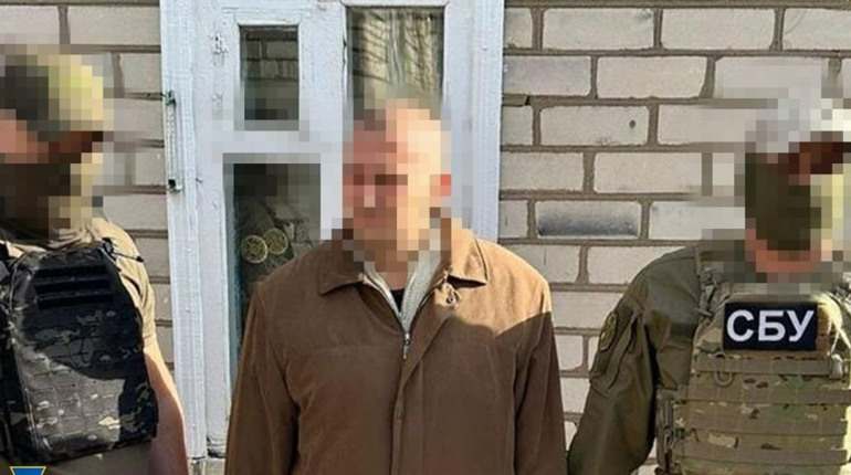 Затримали зрадника, який допомагав рашистам катувати українських патріотів під час окупації Херсона