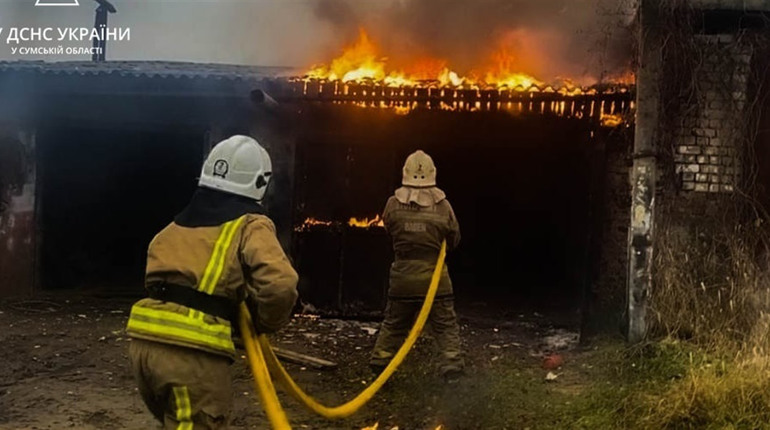 У Шостці сталась пожежа у гаражному кооперативі (відео)