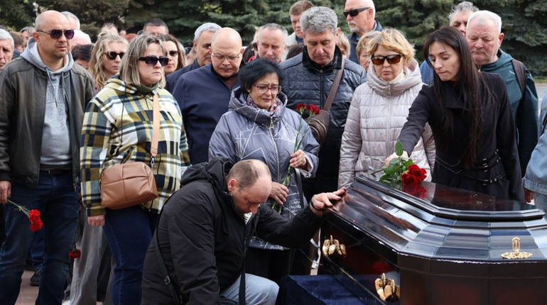 Він не повернувся з війни: у Південноукраїнську провели в останню путь Антона Мокеєва