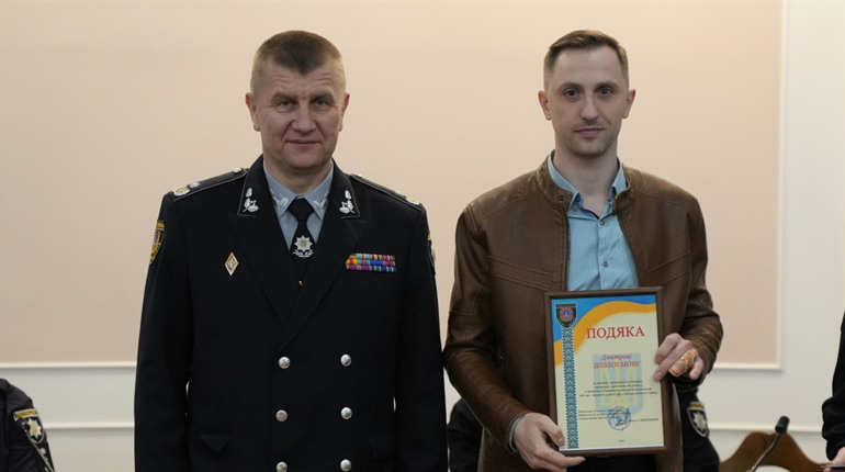 Два одесита отримали відзнаки від генерала поліції за допомогу в затриманні злочинця