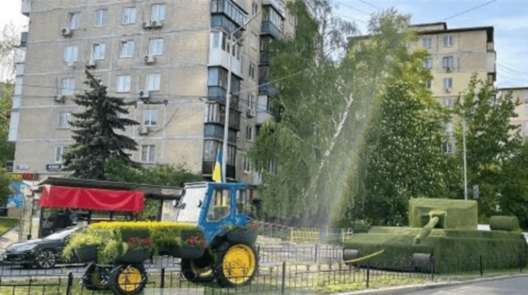 Як каховчани висаджували Алею Перемоги у Києві