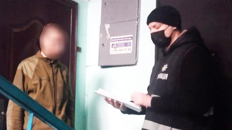 Виконавця, який розгромив меморіал у Первомайську, знайдено: за вандалізм йому заплатили 1,5 тисячі