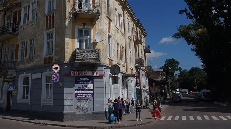 Ножем в обличчя за відмову підвезти: суд виніс вирок чоловіку, який порізав водія таксі у Дрогобичі
