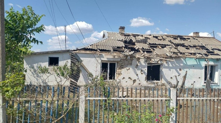 На Херсонщині окупанти атакували соціальну інфраструктуру та житлові квартали