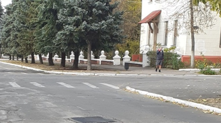 Побілені бордюри і туалети з діркою: яку "культуру" принесли окупанти в Нову Каховку
