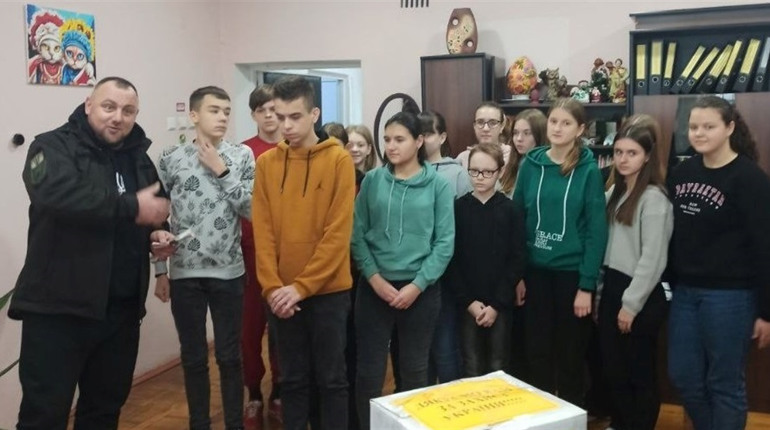 Школярі Вараської громади продовжують волонтерити задля наших Захисників