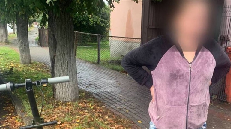 У Сарнах оштрафували жінку, яка їхала на електросамокаті в нетверезому стані