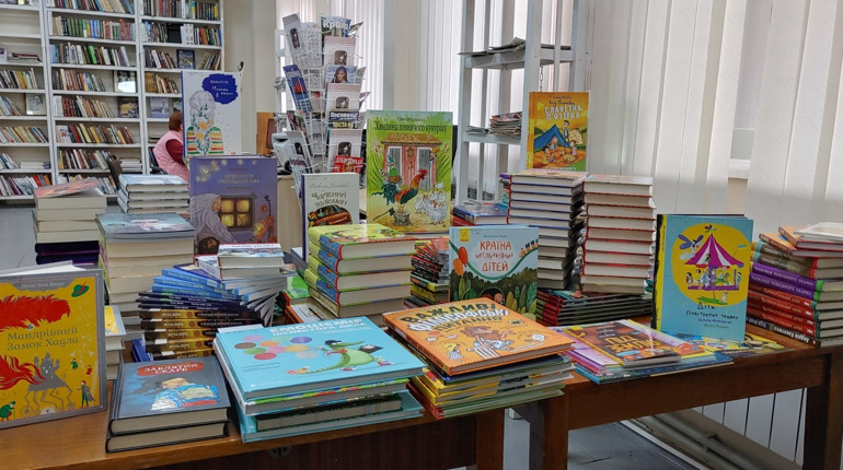 Уманська дитяча бібліотека отримала майже 250 нових дитячих книжок