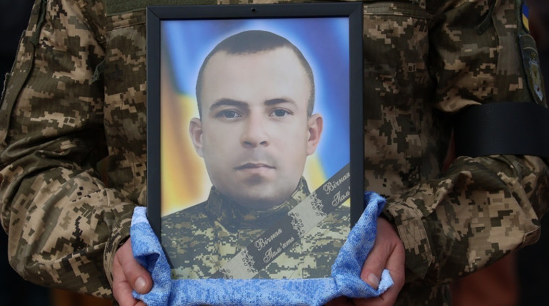 Без рідних, але не самотній: громада попрощалася із захисником Михайлом Клязьміним