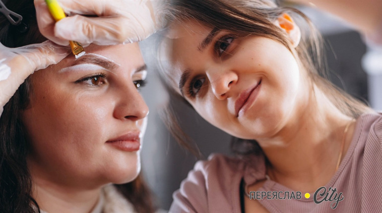 Природну красу брів та вій підкреслює майстриня Юлія Довга із Переяслава