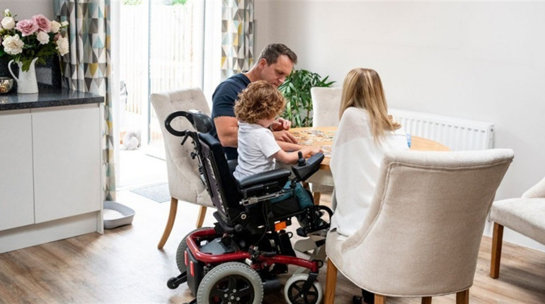 Зарядні станції для дітей з інвалідністю: як отримати