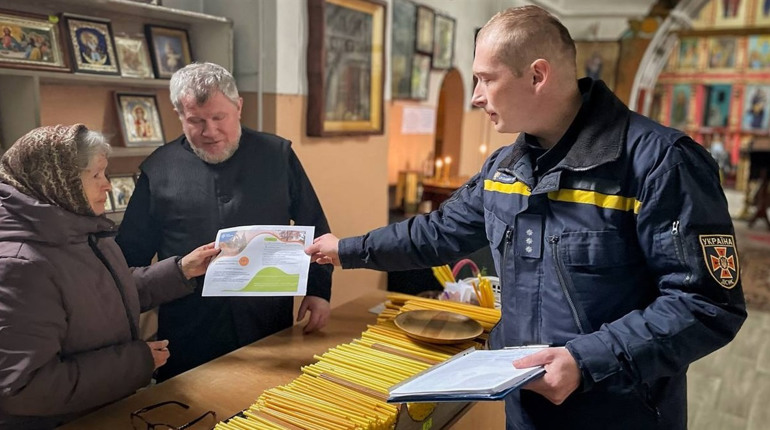 Рятувальники Глухова закликають дотримуватися правил пожежної безпеки під час Великодніх свят