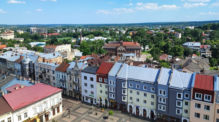 Чи впізнаєте ви будинки Дрогобича "зі спини": як виглядають відомі вілли з іншого боку