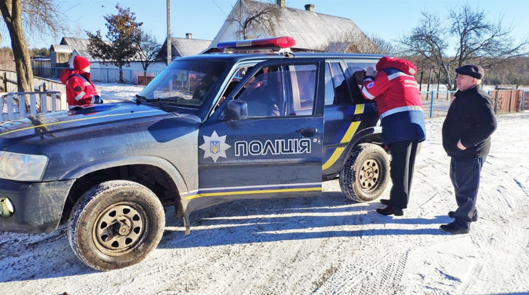 У Вараському районі відшукали чоловіка, що майже добу провів у лісі