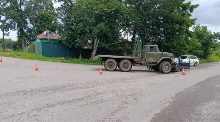 Шосткинські поліцейські встановлюють обставини ДТП з травмованою