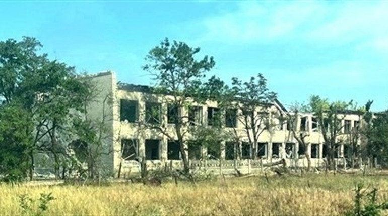 На Херсонщині через ворожі обстріли пошкоджені житлові будинки, адмінбудівлі, кафе та магазин