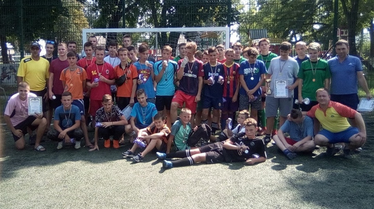 У Сватовому пройшли фінальні ігри щорічного турніру з вуличного футболу. Хто грав і хто переміг