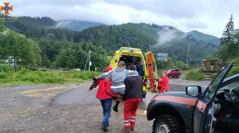 На Рахівщині у горах травмувалася жінка. Що відомо