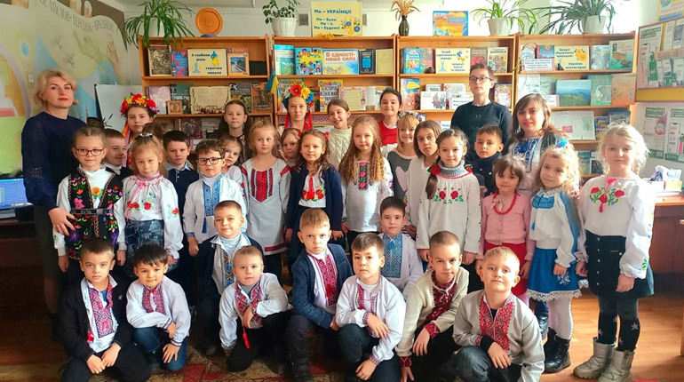 У дитячій бібліотеці відбулася година патріотизму "Єдина країна -єдиний народ!"