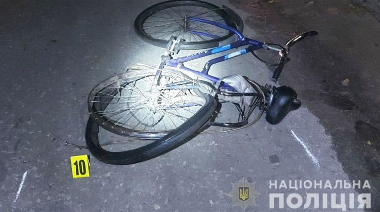 У Сарнах п’яний водій на смерть збив велосипедистку. Фото