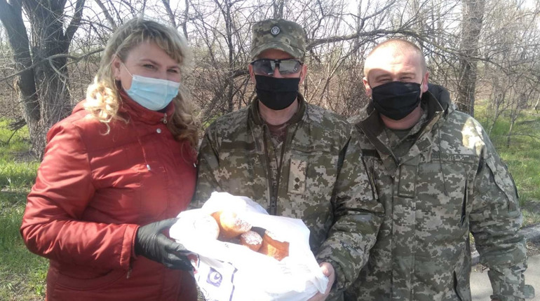 Миссия выполнима. «Наши Атланты» поздравили с Пасхой солдат на передовой