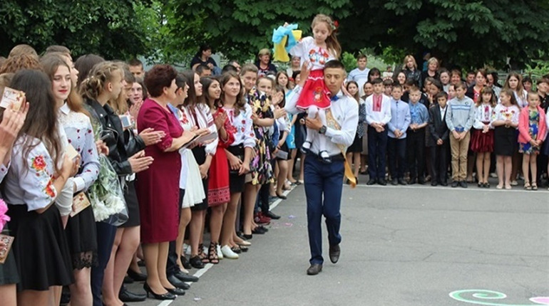 У школах Калинівщини відбулося свято останнього дзвінка.Фото