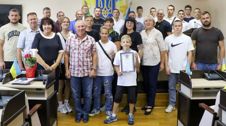 Нетішинські спортсмени, тренери та вчителі відзначені до Дня фізичної культури і спорту
