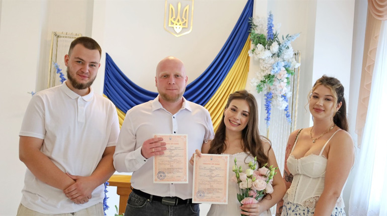 У День Державності України у Жмеринці створив сім’ю Захисник України Артем Жаглюк «Фенікс»
