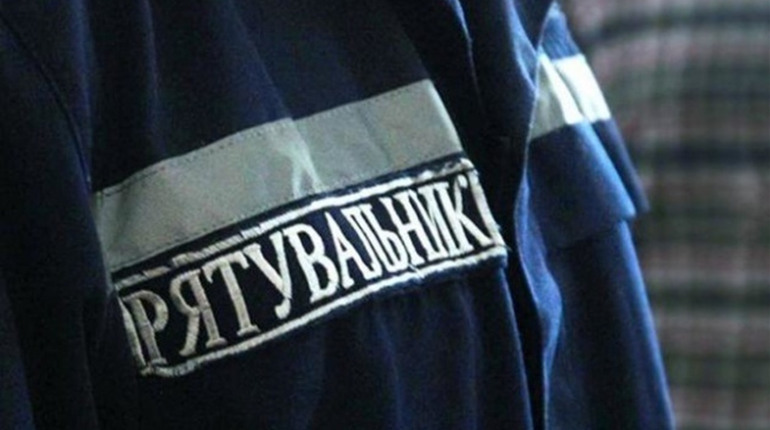У Славуті 23-річна дівчина випала з 4-го поверху