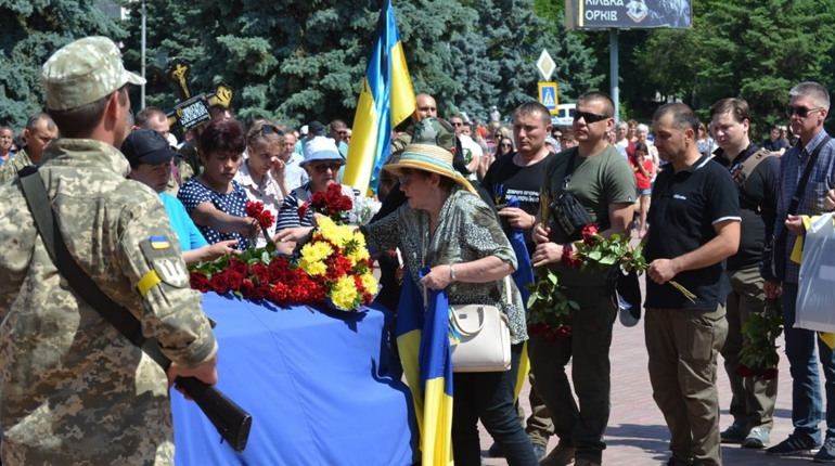 Віддав життя за Україну: южноукраїнці провели в останню путь Олександра Міщенка. ФОТО